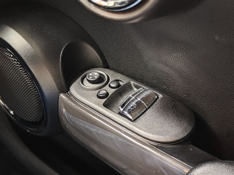 2018 MINI Cooper - image 19