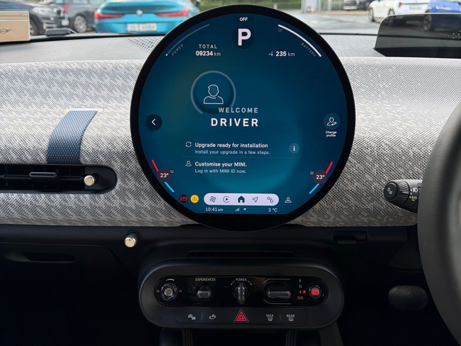 2025 MINI Hatch Cooper SE €32,950