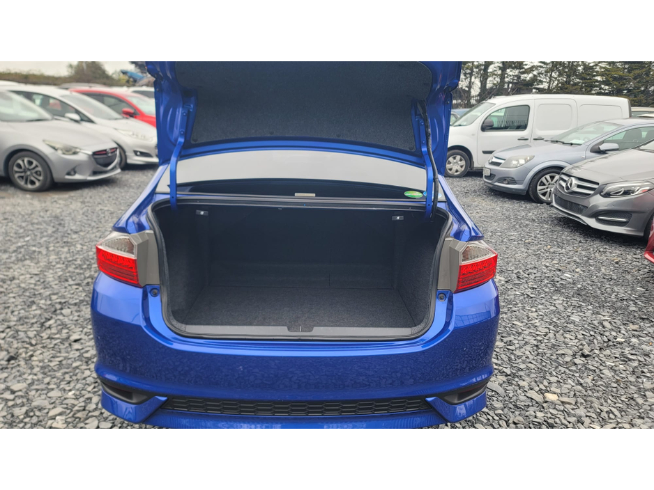 2017 Honda Grace - image 9