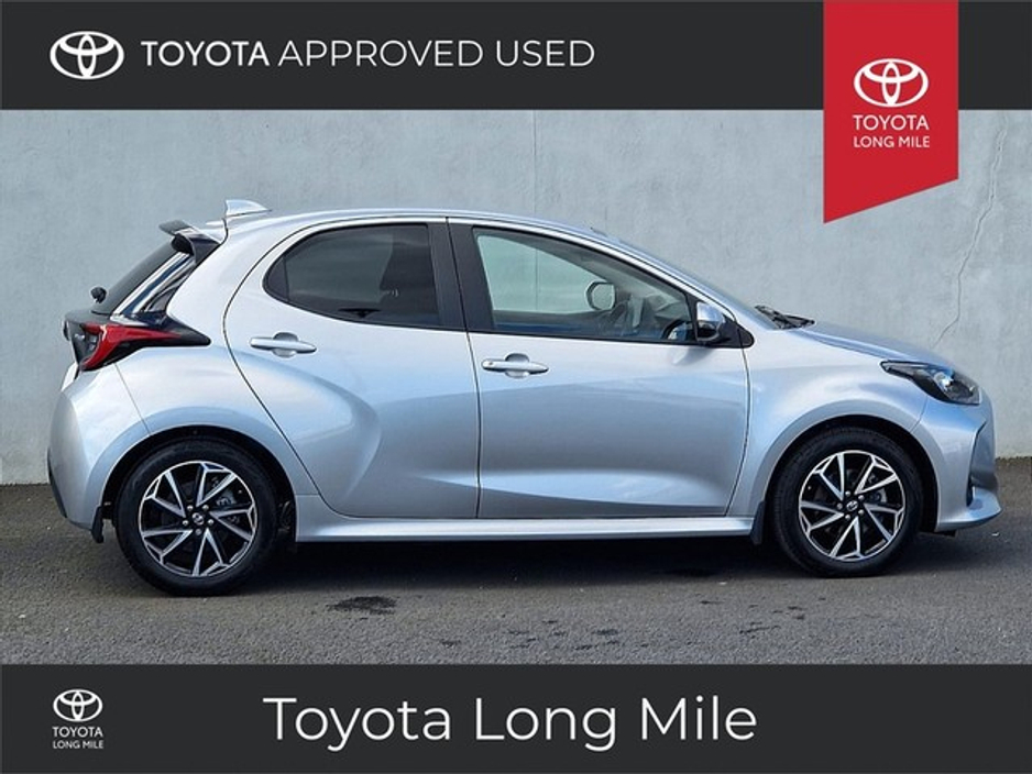 2023 Toyota Yaris - image 3