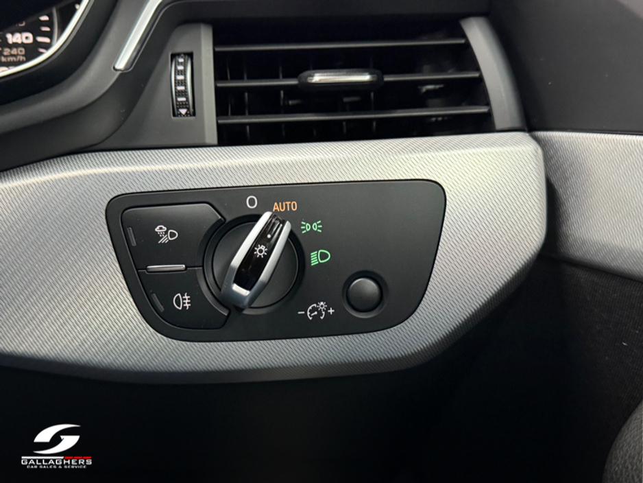 2016 Audi A4 - image 17