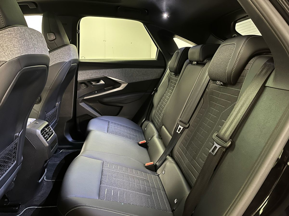 2025 Peugeot 3008 - image 8