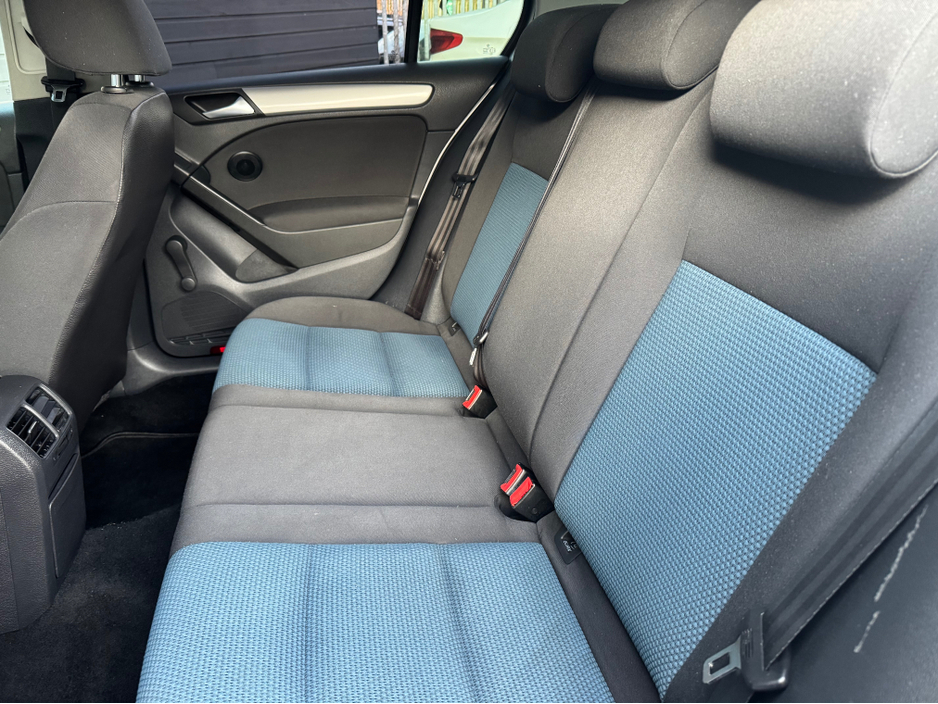 2012 Volkswagen Golf - image 13