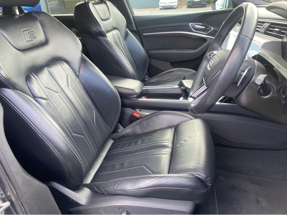 2022 Audi e-tron - image 13