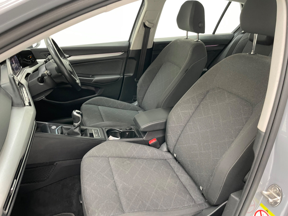 2023 Volkswagen Golf - image 17