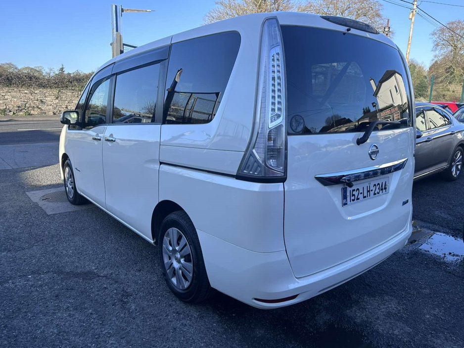 2015 Nissan Serena - image 5