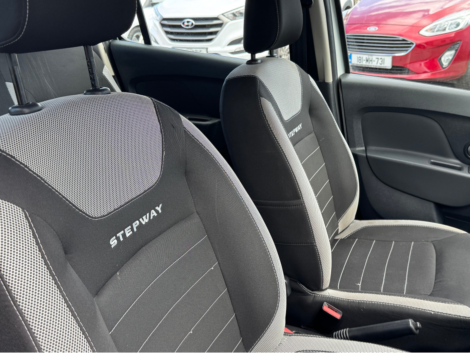 2018 Dacia Sandero - image 5