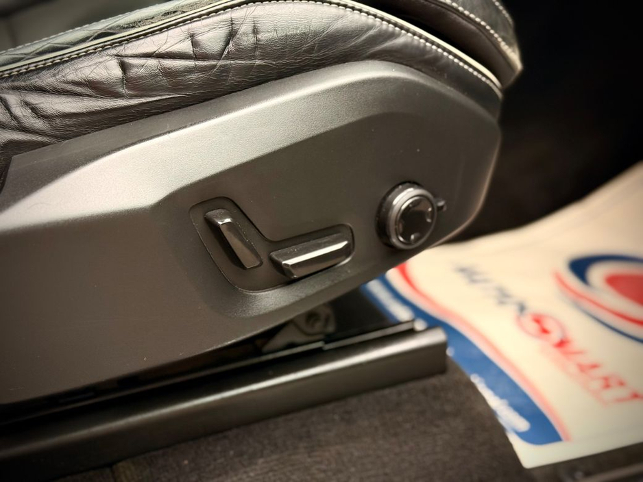 2022 Volvo XC90 - image 22