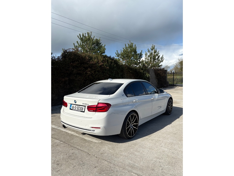 2016 BMW 3 Series - image 10