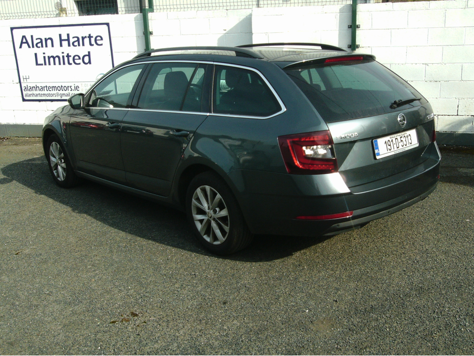 2019 Skoda Octavia - image 13