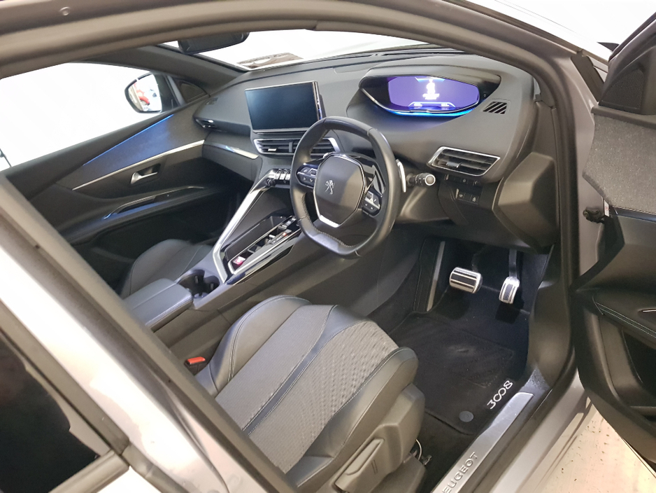 2023 Peugeot 3008 - image 8