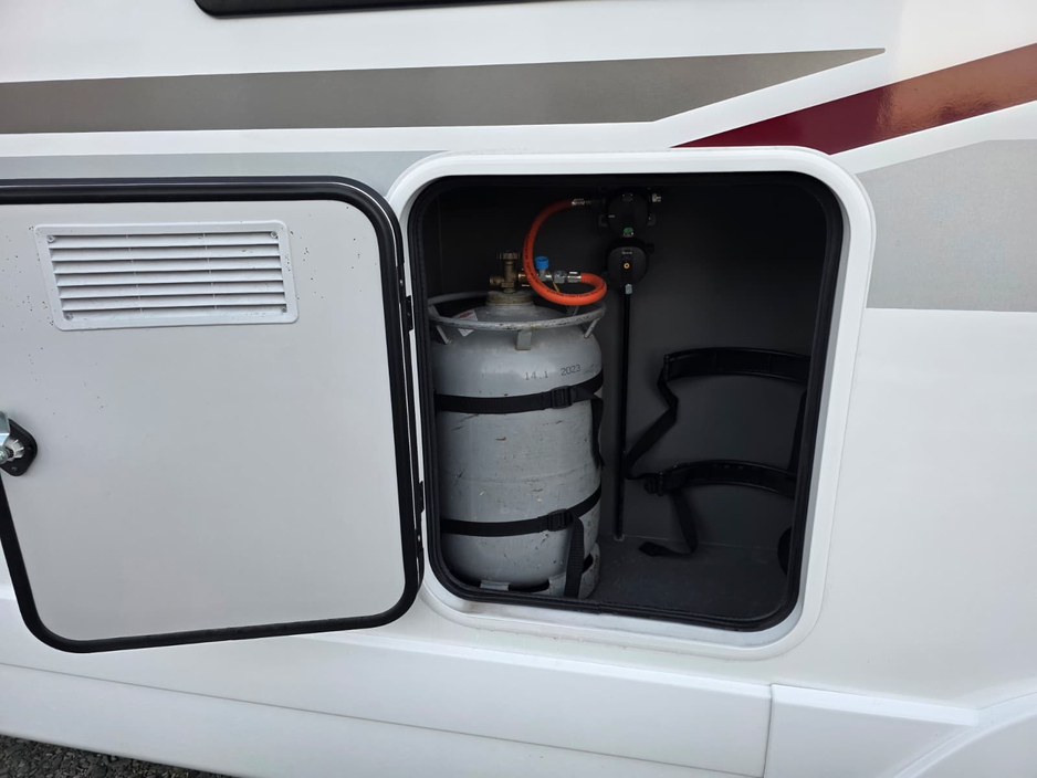 2025 Ford Transit - image 41