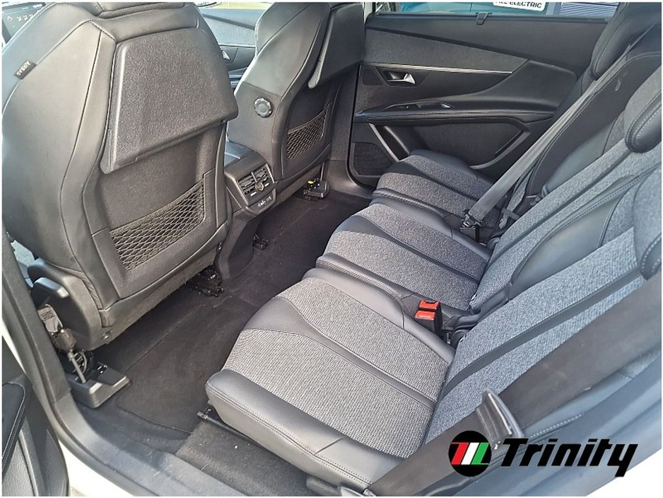 2020 Peugeot 5008 - image 6