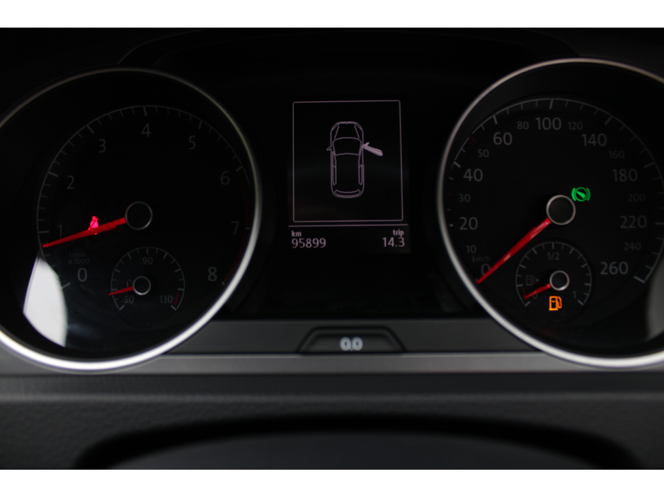 2016 Volkswagen Golf - image 12