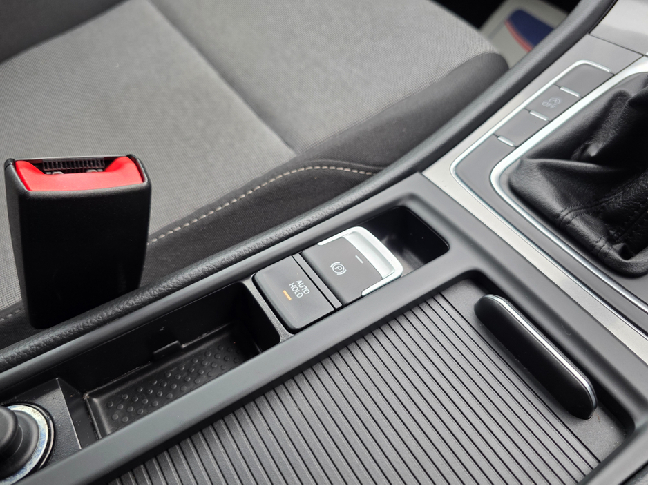 2016 Volkswagen Golf - image 16