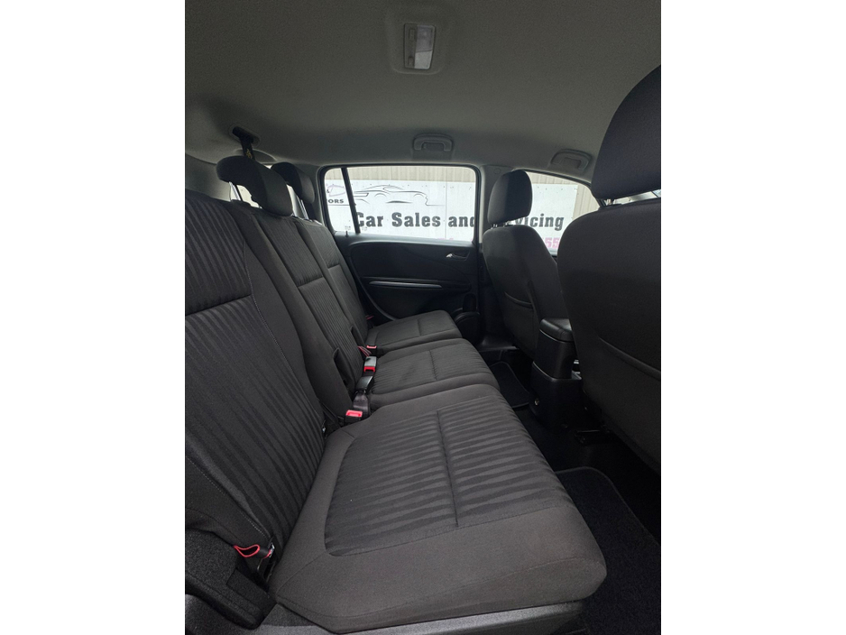 2018 Opel Zafira - image 26