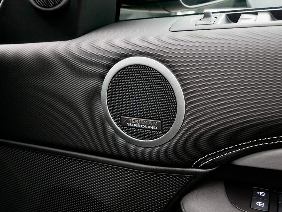 2025 Land Rover Discovery  €138,950