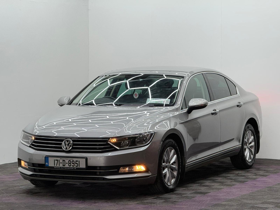 2017 Volkswagen Passat - image 3