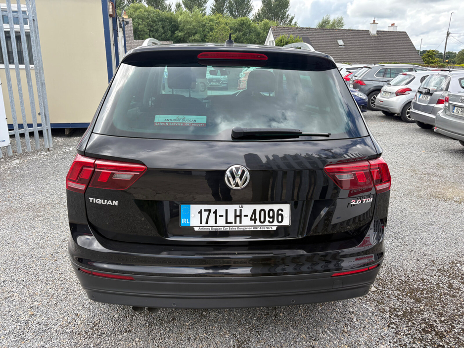 2017 Volkswagen Tiguan - image 4