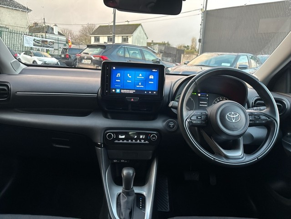 2025 Toyota Yaris FRESH SELECTION OF TRADE-INS Yaris Hybrid 115 Luna €27,000