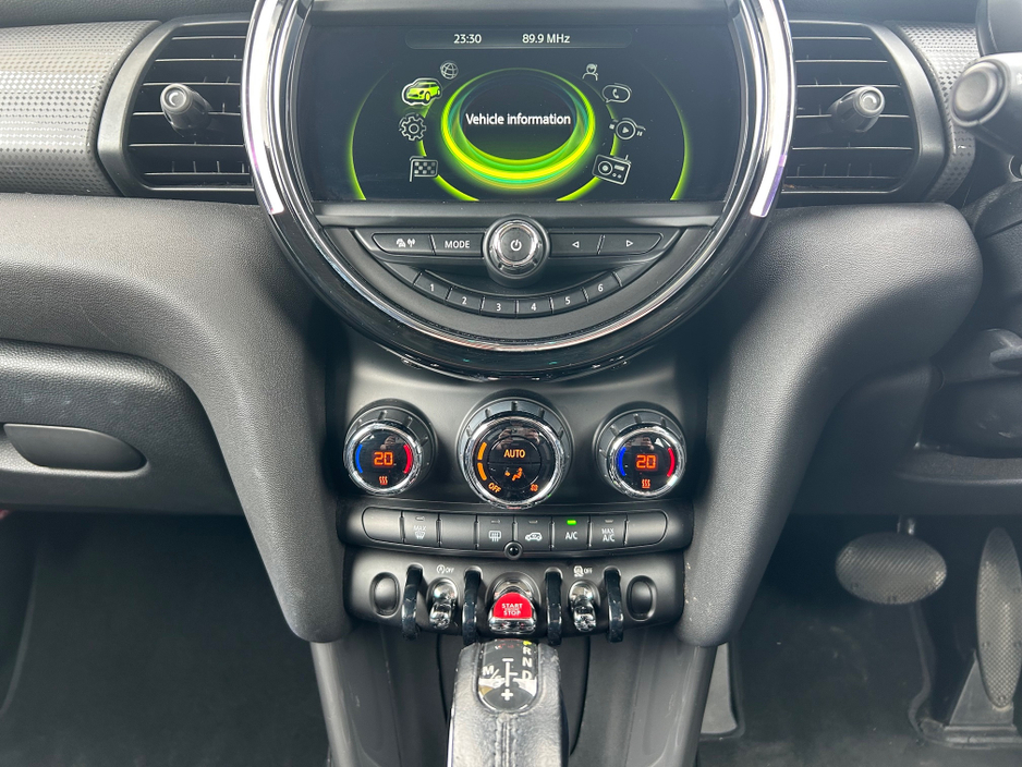 2017 MINI Cooper D - image 12