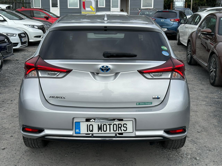 2016 Toyota Auris - image 5