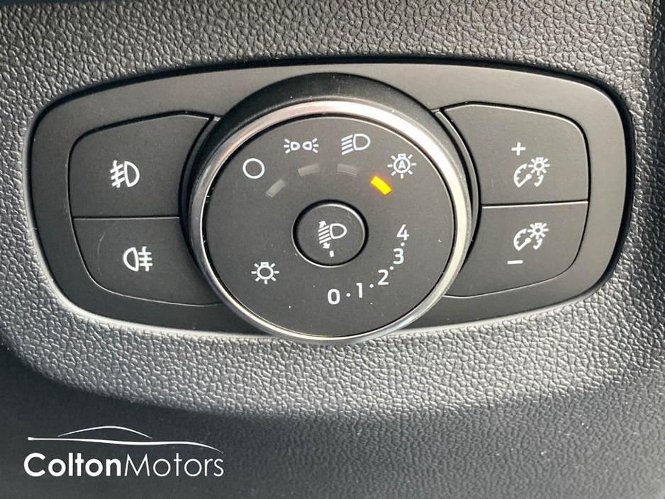 2026 Ford Transit Courier - image 22