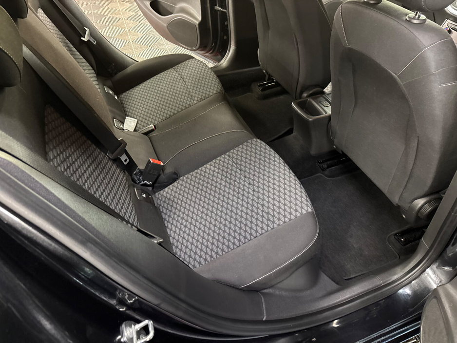 2017 Opel Astra - image 12