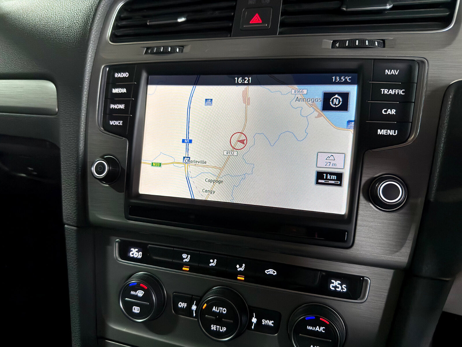 2014 Volkswagen Golf - image 33