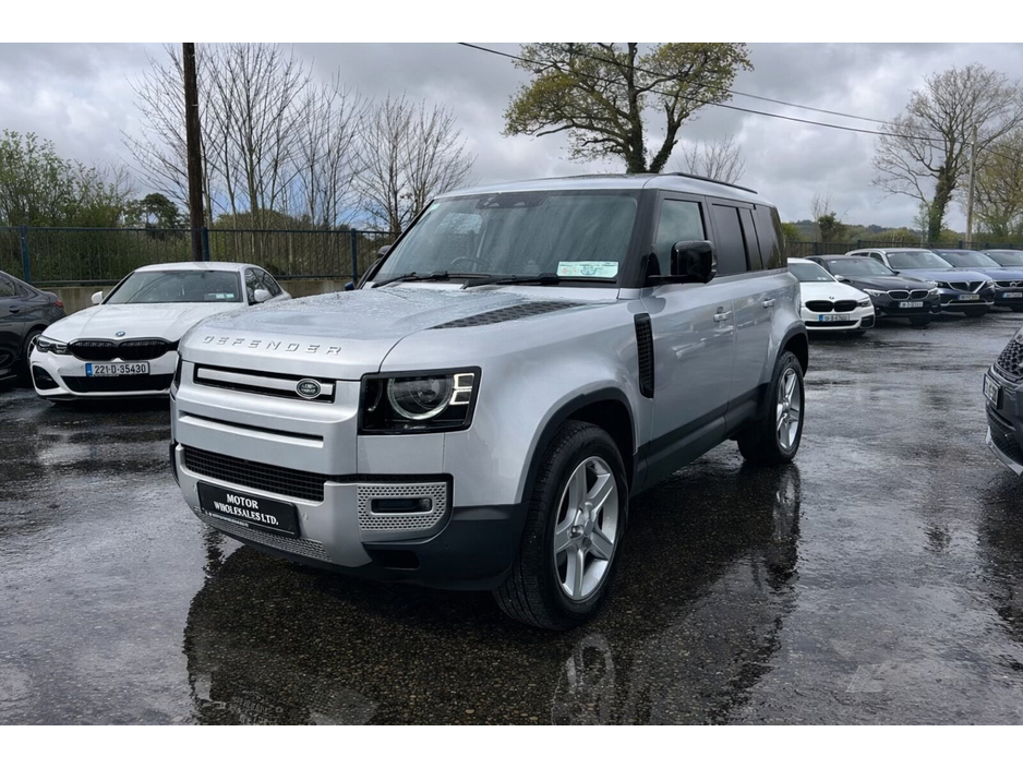 2023 Land Rover Defender - image 18