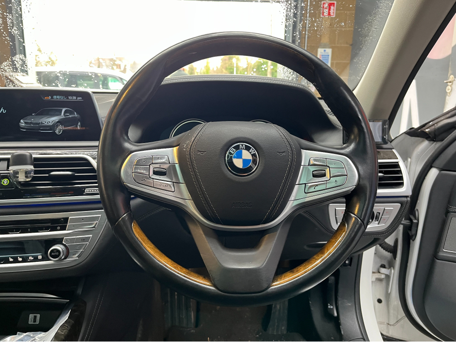 2017 BMW 7 Series €25950! 2017 BMW 740E IPERFORMANCE 2.0 AUTOMATIC / CRUISE CONTROL / 360° PARKING CAMERA / ELECTRIC MEMORY HEATED & MASSAGING SEATS / HEATED REAR SEATS / PANORAMIC SUNROOF / AMBIENT LIGHTS €25,950