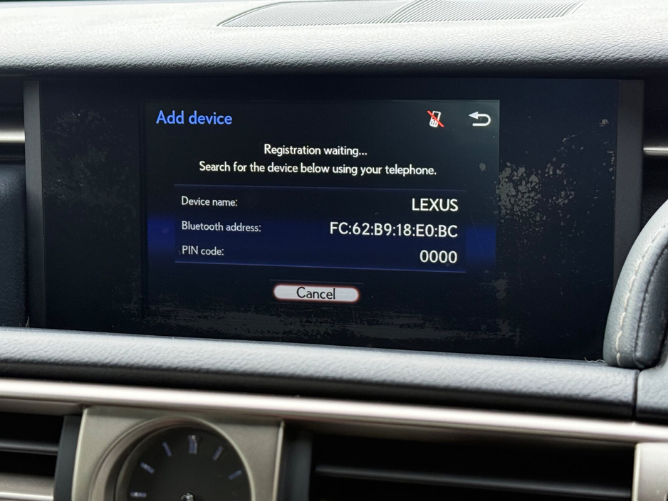 2015 Lexus IS 300 h - image 15