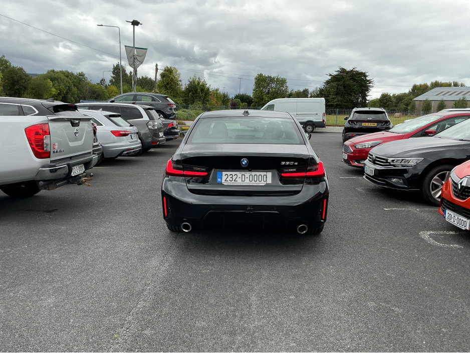 2023 BMW 3 Series - image 8