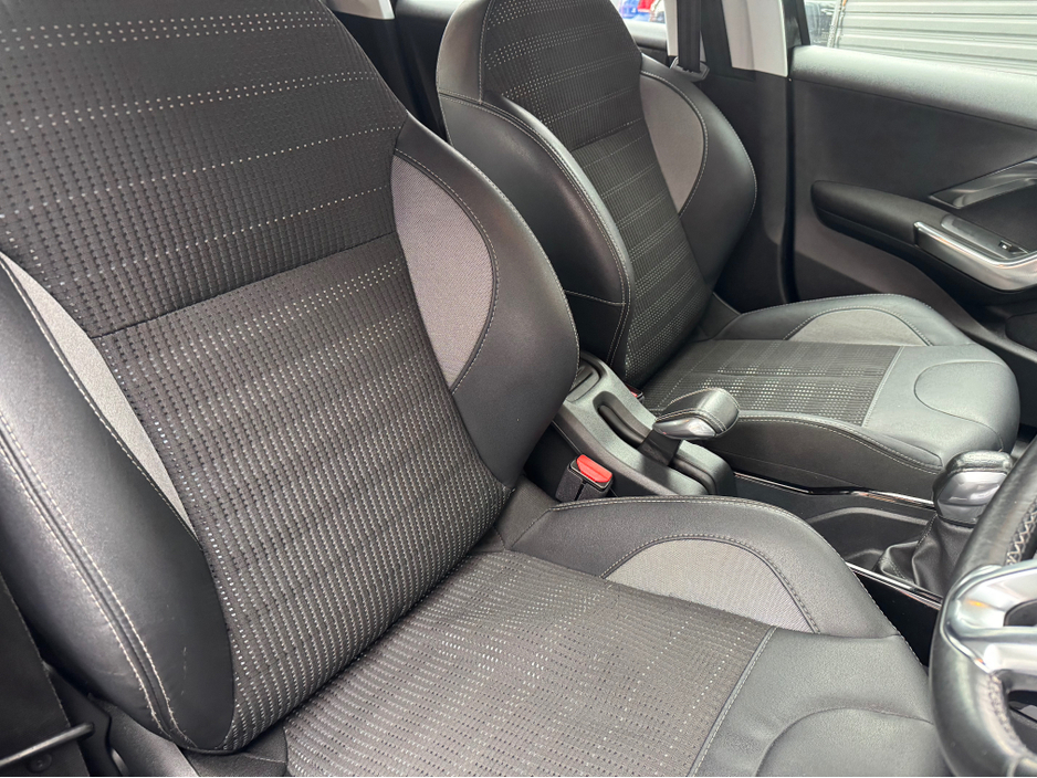 2017 Peugeot 2008 - image 6