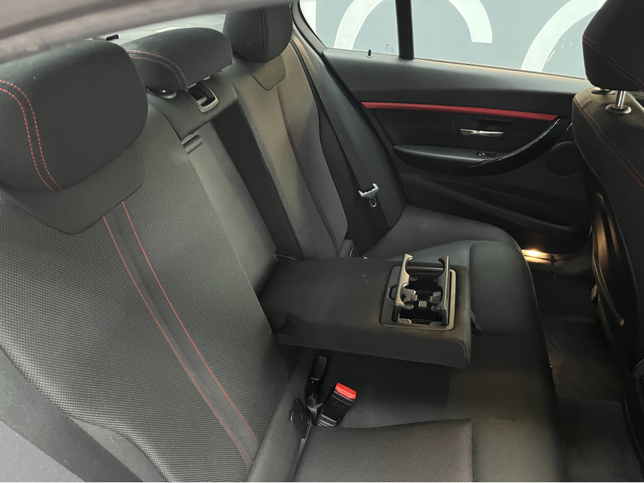 2016 BMW 3 Series - image 14