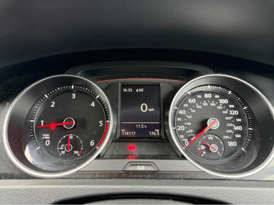 2015 Volkswagen Golf - image 15