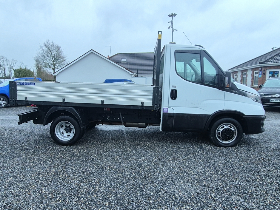 2021 Iveco Daily T35-140  Tipper with 3 seats in front and flashing beacon lights, only 39,000 miles.