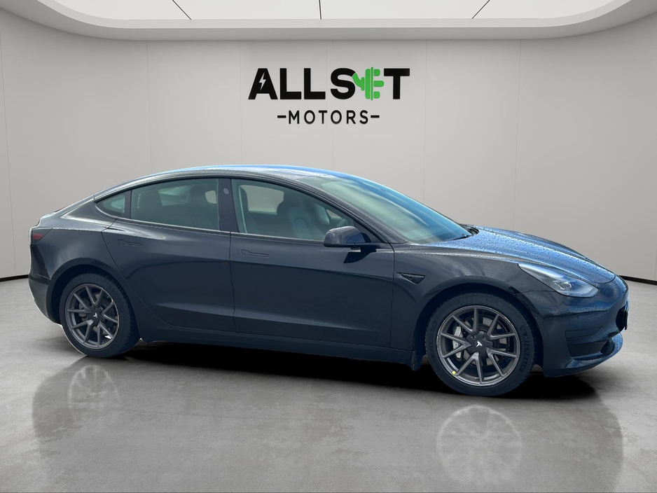 2021 Tesla Model 3 - image 3