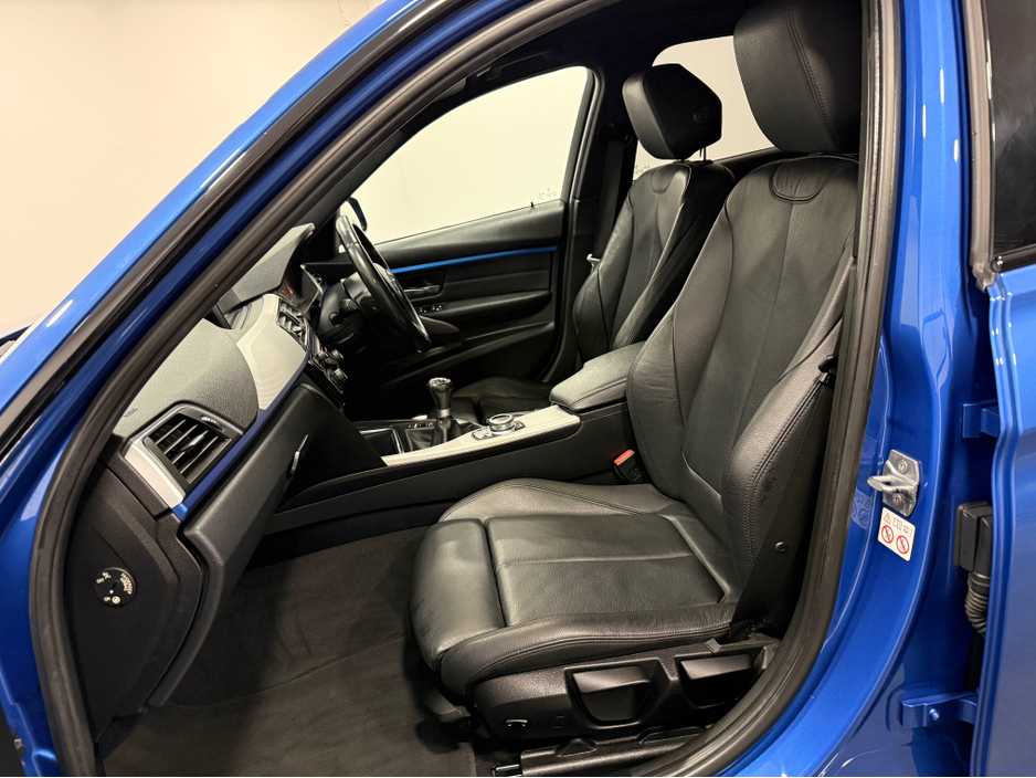 2018 BMW 3 Series - image 16