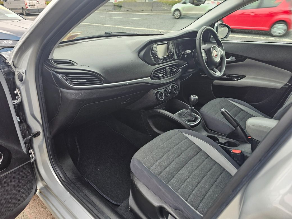 2017 Fiat Tipo - image 17