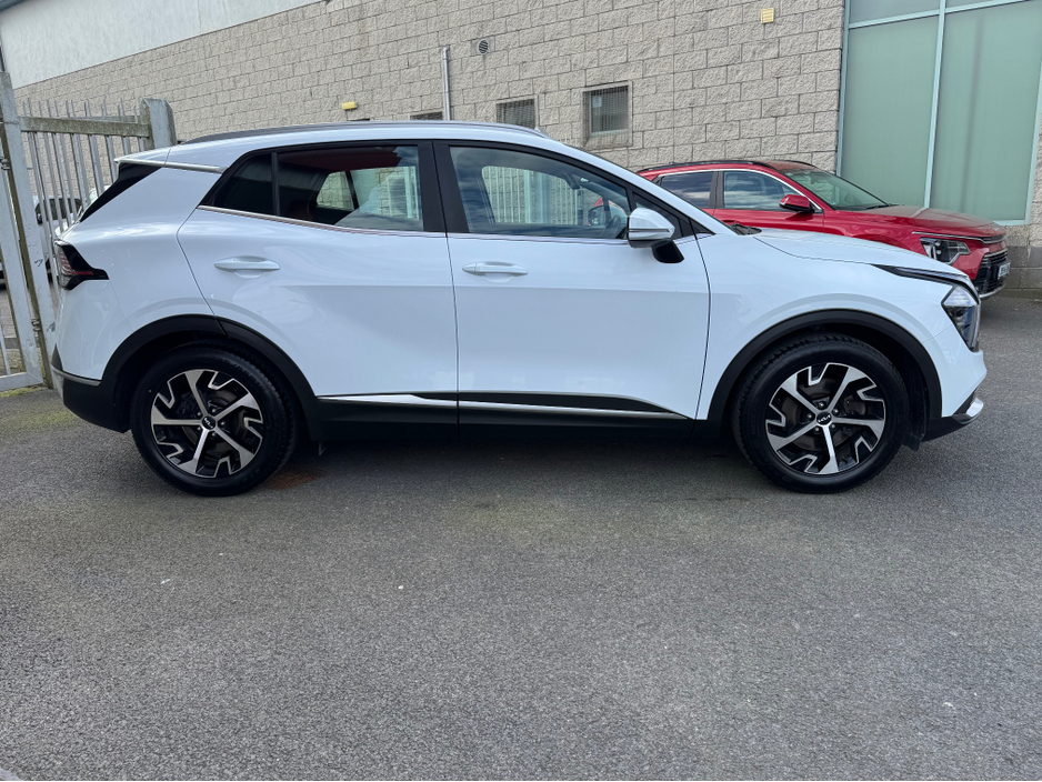 2022 Kia Sportage - image 8