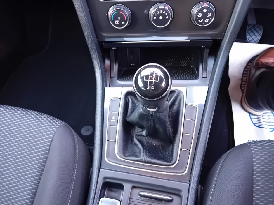 2017 Volkswagen Golf - image 21