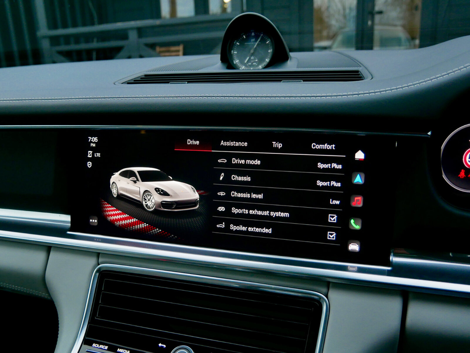 2023 Porsche Panamera - image 25