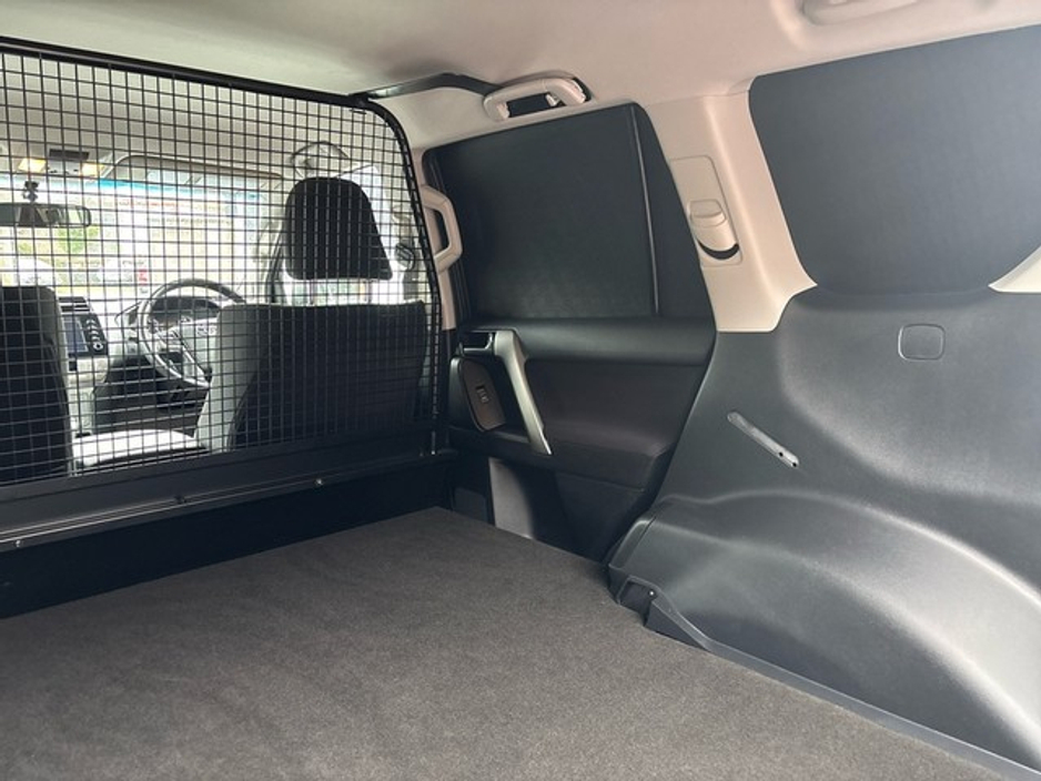 2024 Toyota Landcruiser - image 7