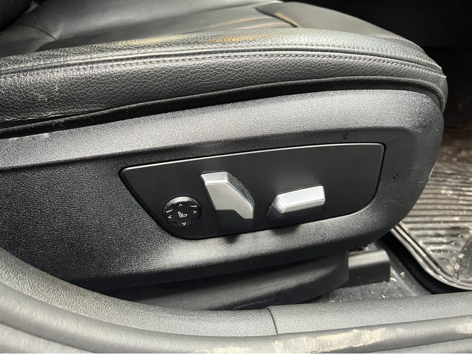 2017 BMW 5 Series - image 14