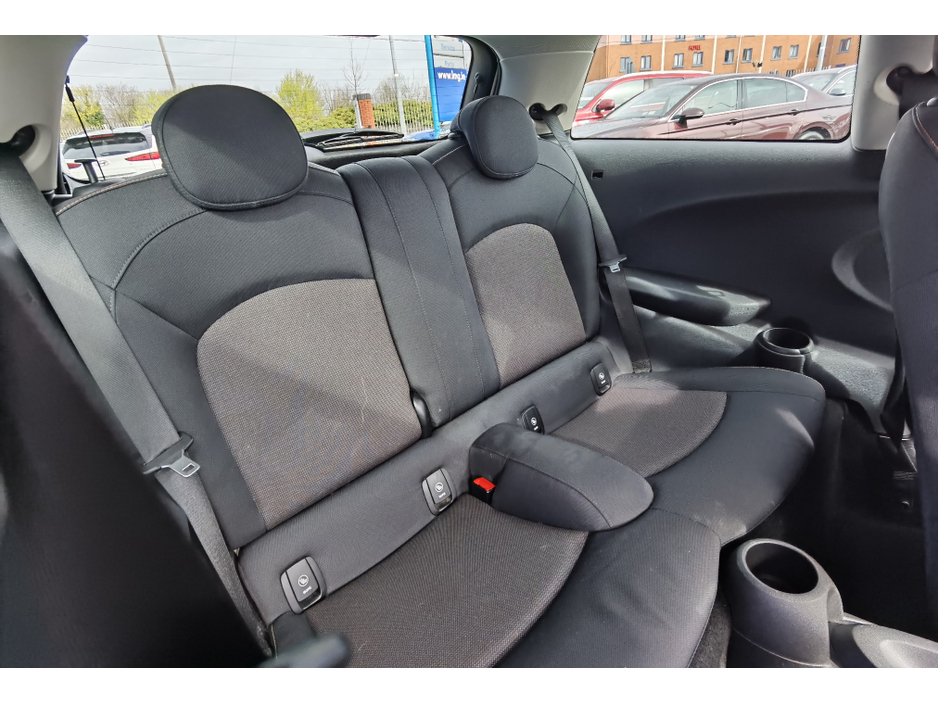 2014 MINI One - image 10