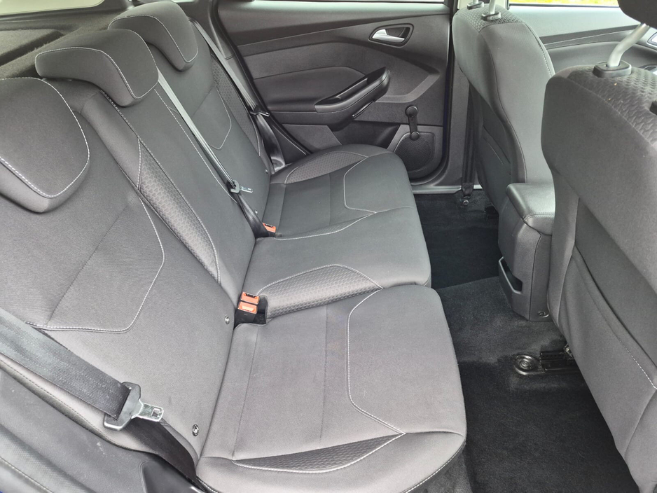 2018 Ford Focus - image 15