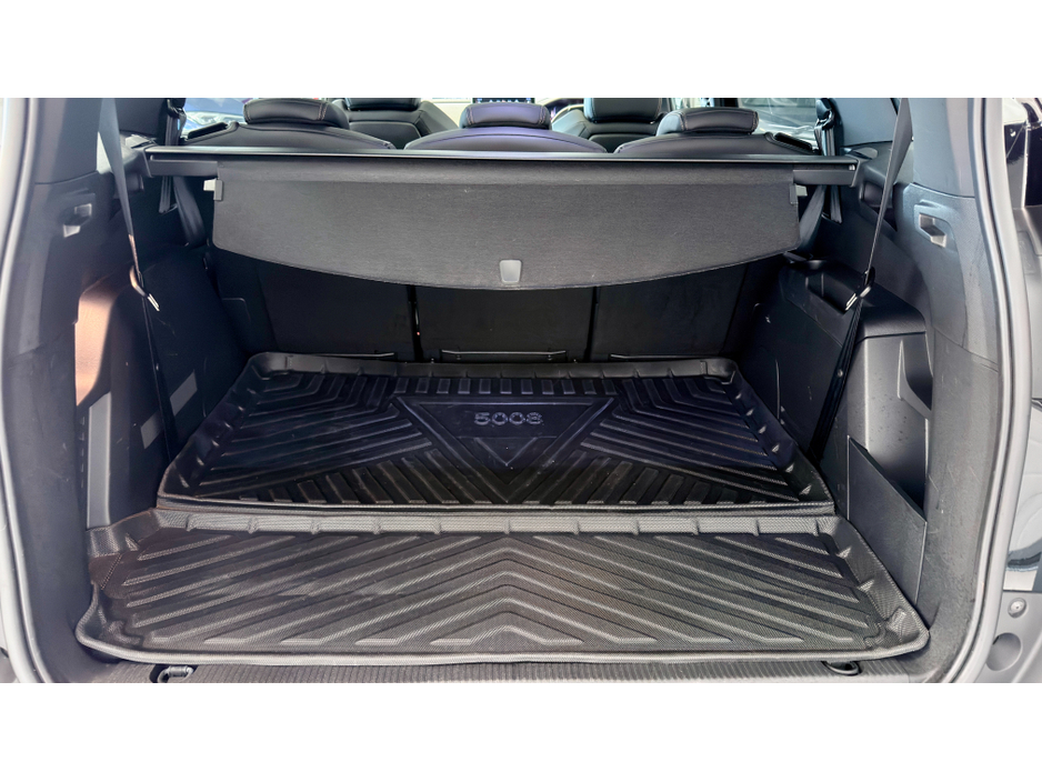 2024 Peugeot 5008 - image 17
