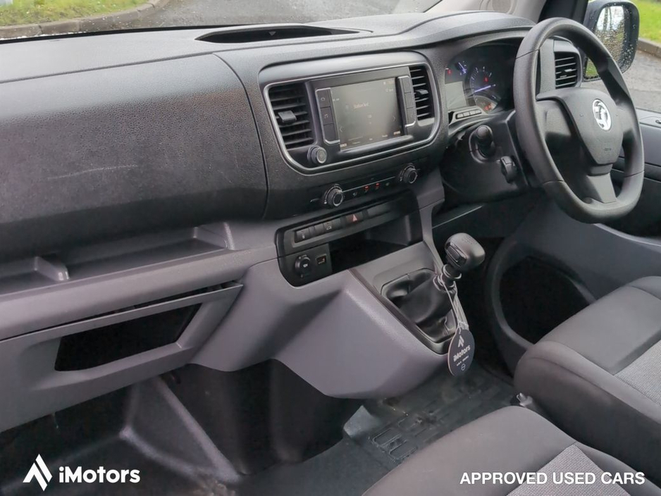 2022 Vauxhall Vivaro - image 10