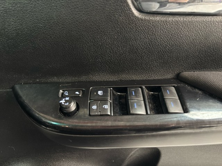 2024 Toyota Hilux - image 13